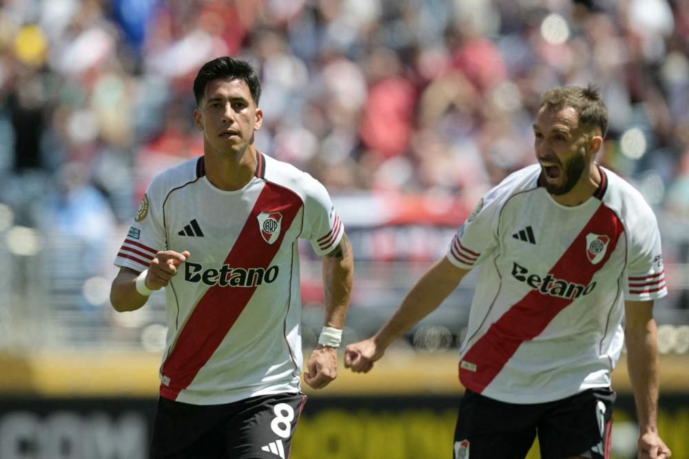 天空：狼堡计划冬窗签下菲尔克鲁格以及小蜜蜂中卫阿耶